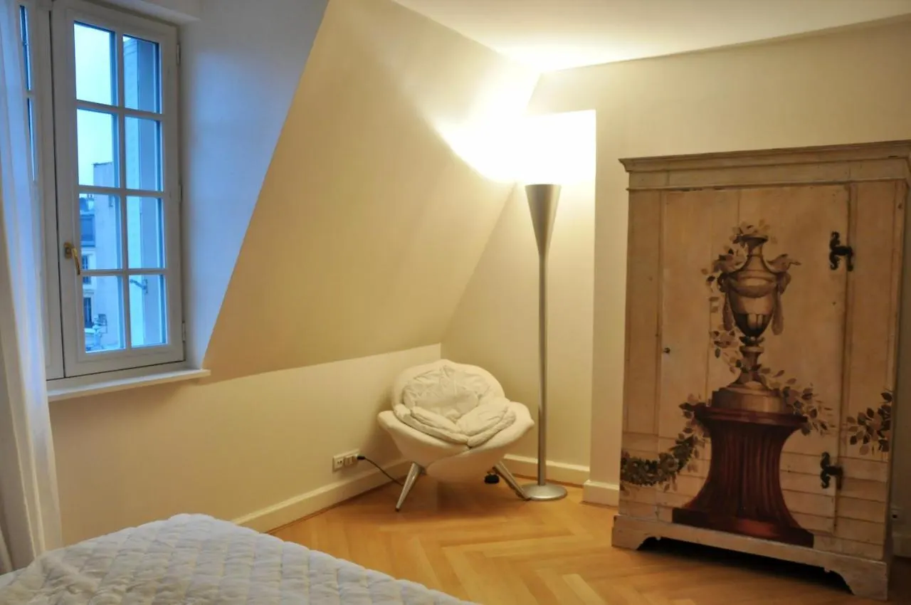 Au Champs Elysees Apartment Paris France