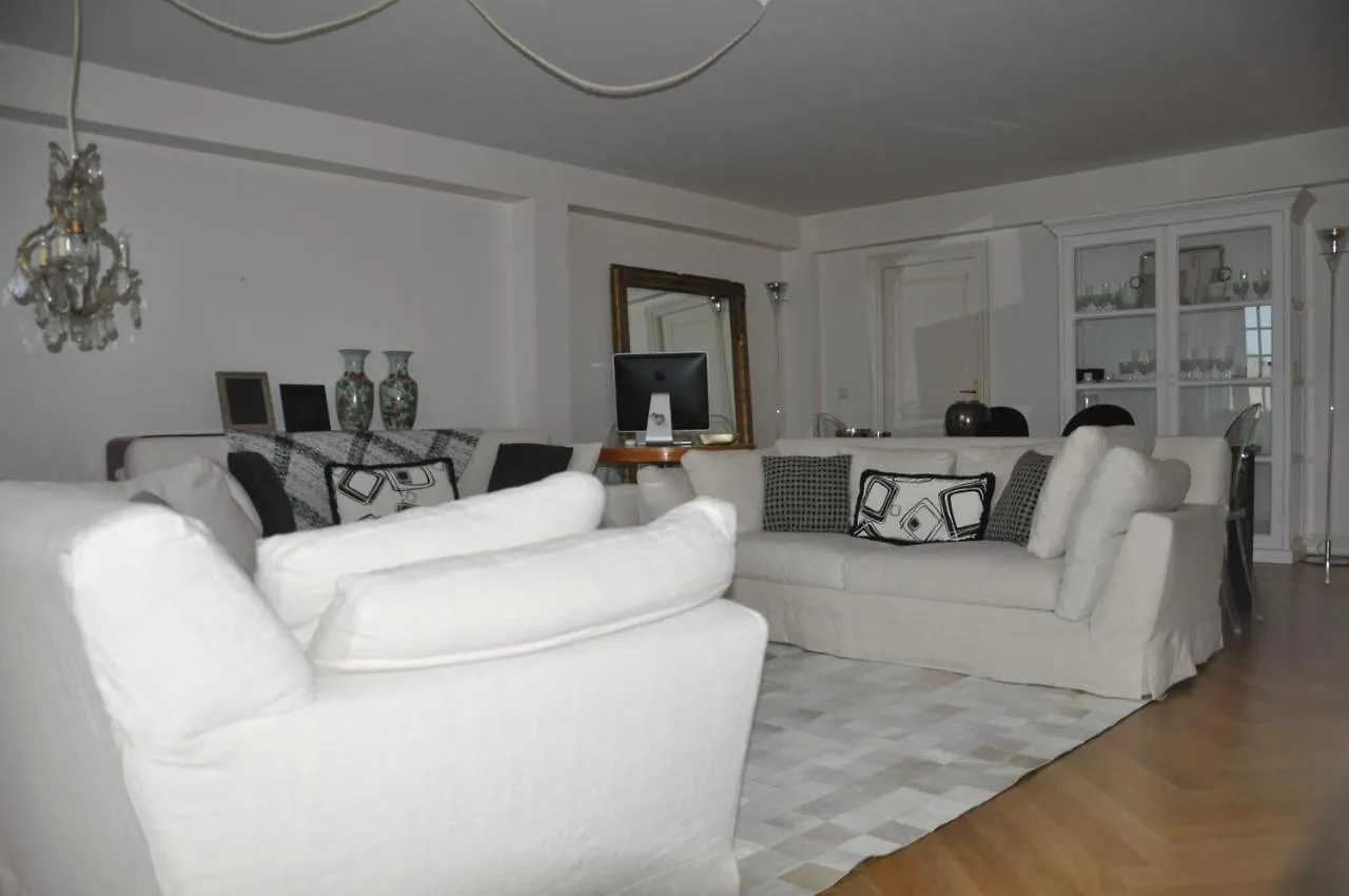 Au Champs Elysees Apartment Paris 0*,