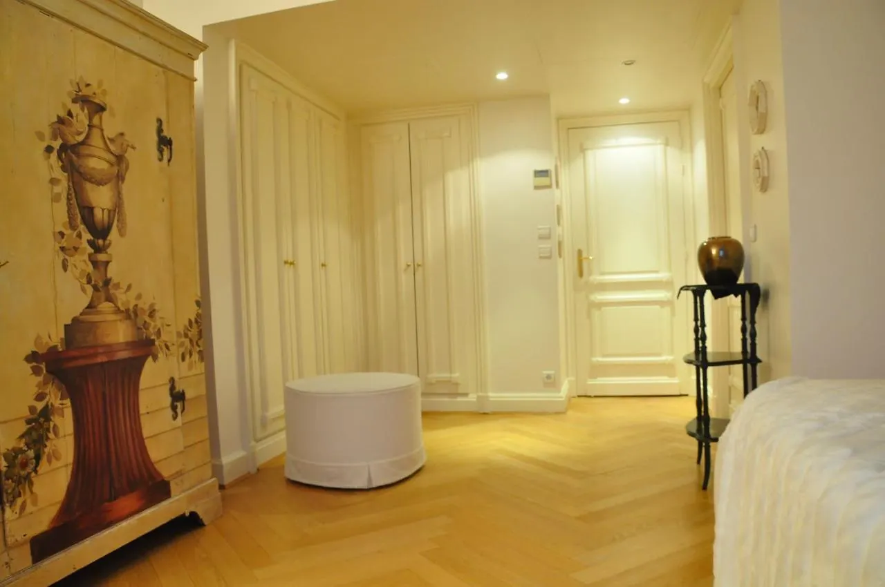 Au Champs Elysees Apartment Paris