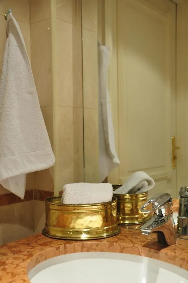 Au Champs Elysees Apartment Paris