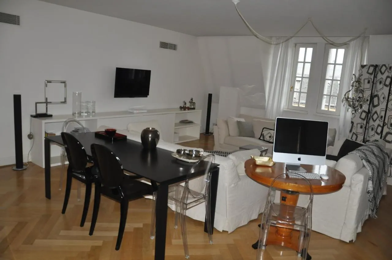 Au Champs Elysees Apartment Paris