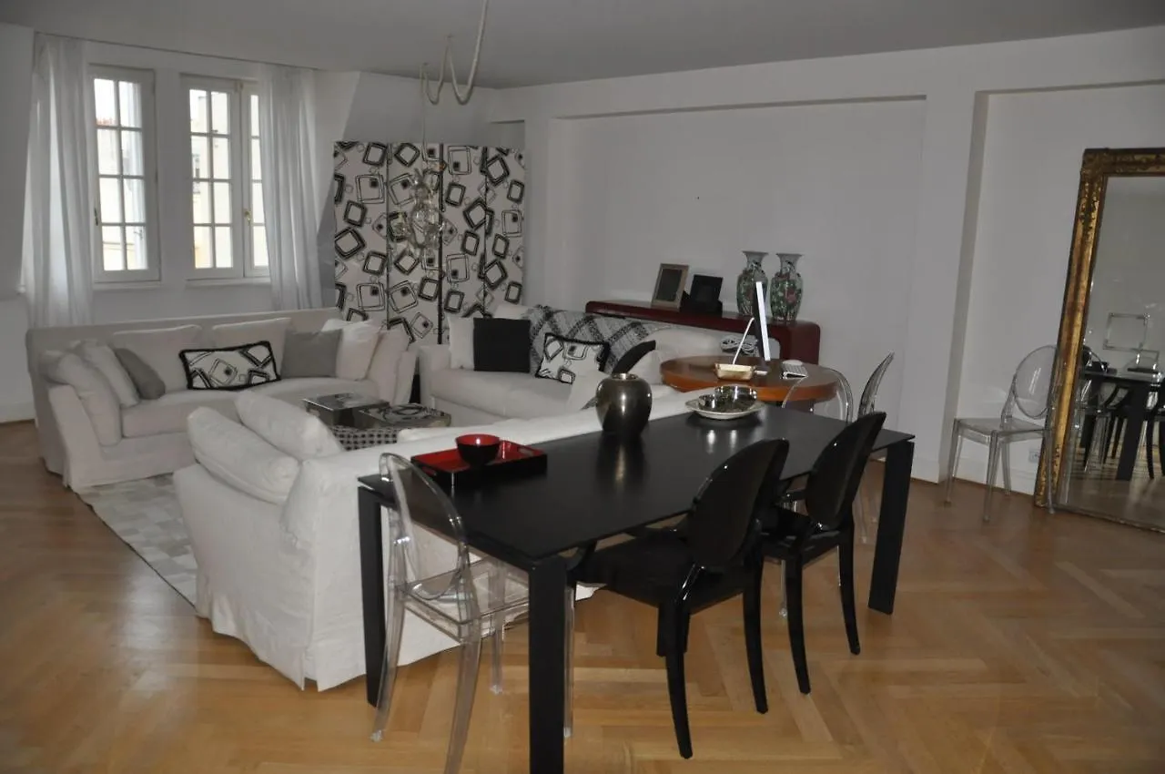 Au Champs Elysees Apartment Paris France