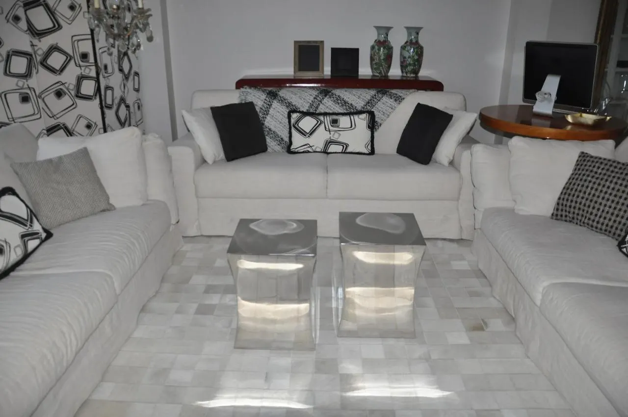 Au Champs Elysees Apartment Paris